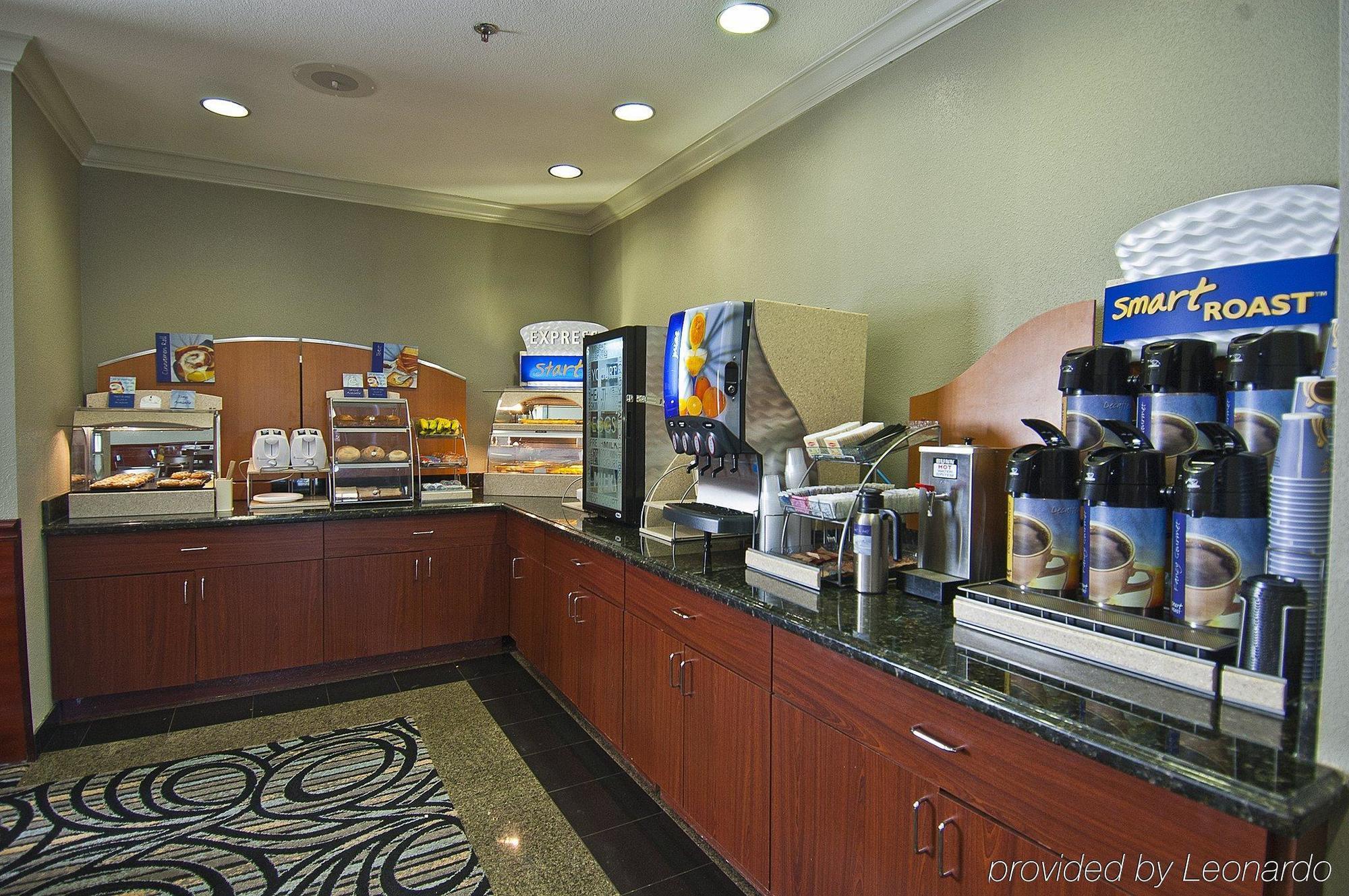 Holiday Inn Express Hotel And Suites Lake Charles By Ihg Ресторан фото